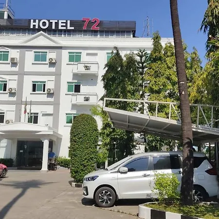 Hotel 72